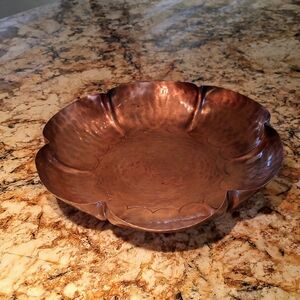 Vintage hammered copper tray, handmade Craftsmen Inc.. Wonderful find!